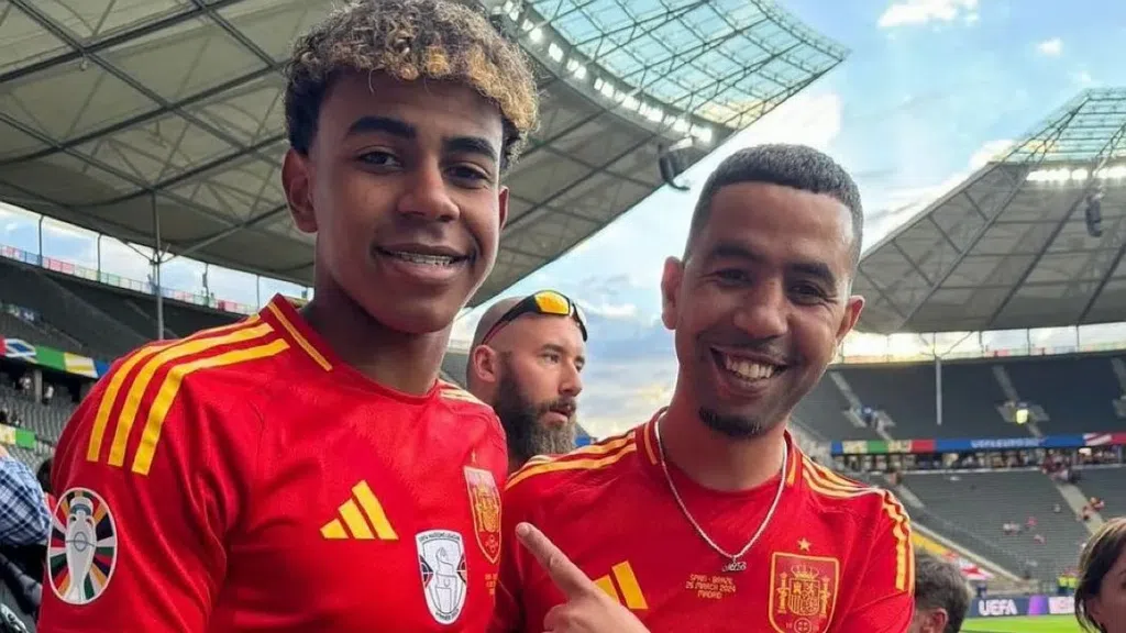 نجم برشلونة لامين يامال يروي تفاصيل صادمة عن طعن والده