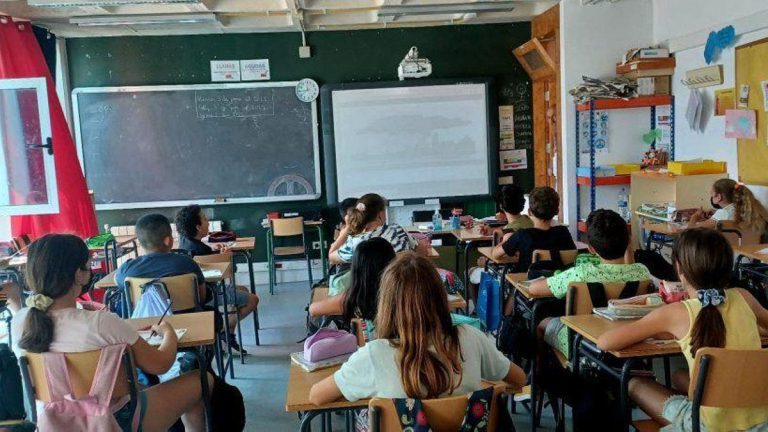 دروس العربية في كتالونيا.. مبادرة ثقافية تتحول إلى ساحة صراع حزبي