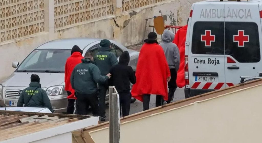 القاصرون المغاربة بين معاناة العبور وضغوط الاستقبال.. إسبانيا تبدأ خطة التوزيع الإجباري