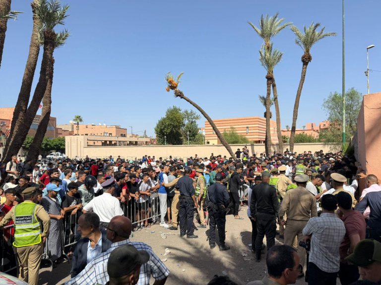 مراكش.. فوضى بسبب الشركة المكلفة ببيع تذاكر مباراة الوداد والكوكب